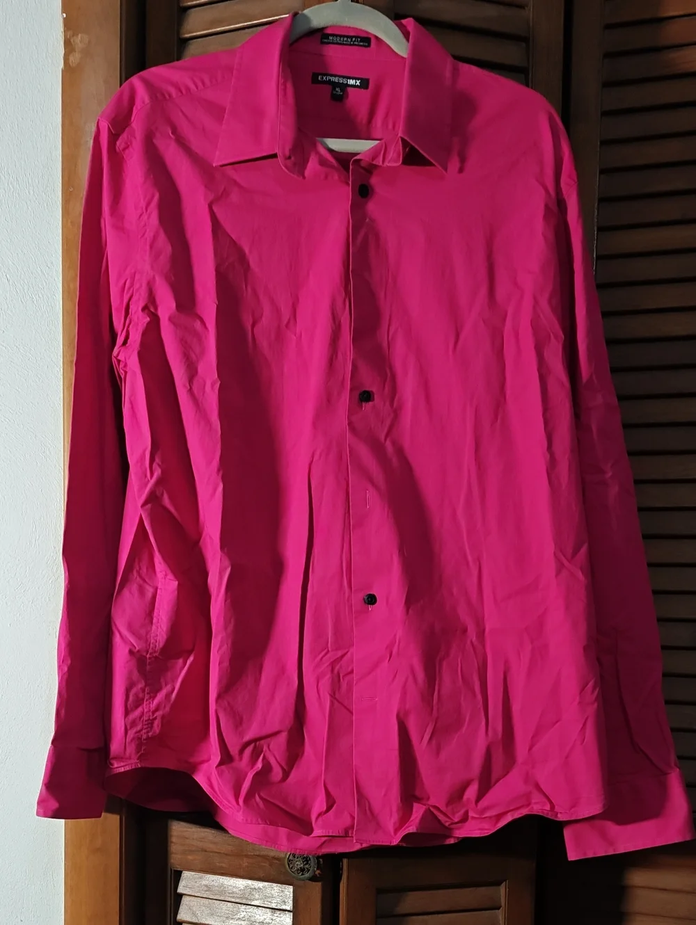 Express Men’s Pink Lightweight Button-Up Shirt